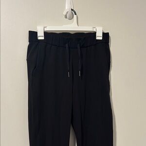 Lululemon On the Fly Black Pants Travel Hike Athletic Lightweight Size 6